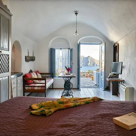 Lava Oia's Apartment *